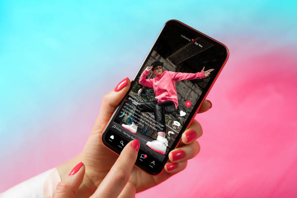 istock Sample social media app on mobile phone showing shared video content. 1389684891