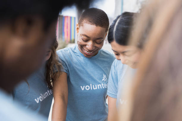 istock Before starting volunteer event, group prays together 1389699591