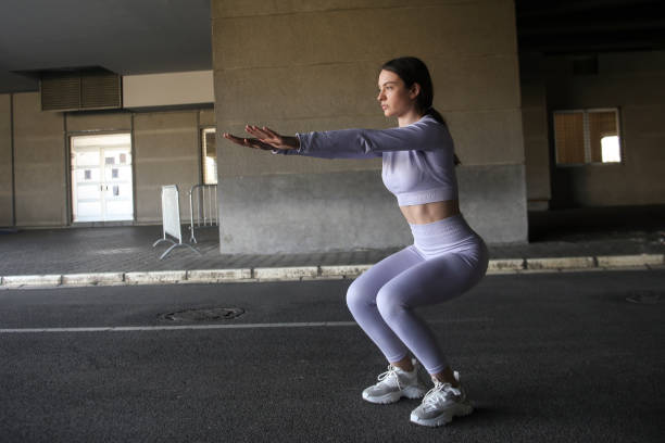 istock Young woman squatting 1389701364
