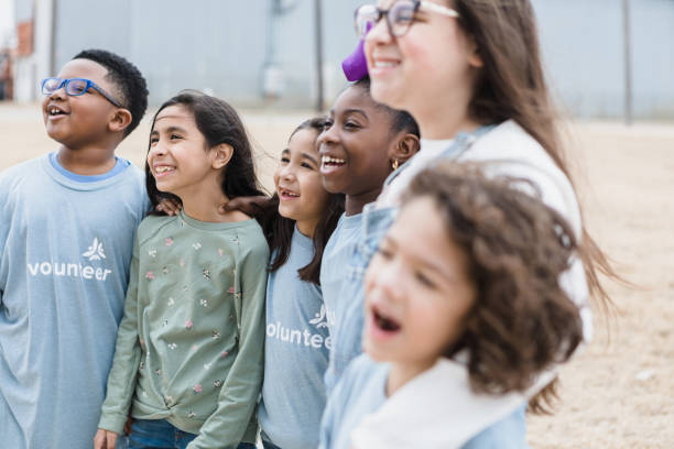istock Young volunteers take a photo 1389702444