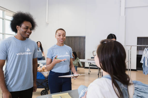 istock Team leader helps explain the tasks of the day 1389702491