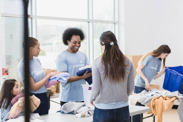 istock Volunteers help fold and organize clothes 1389710155