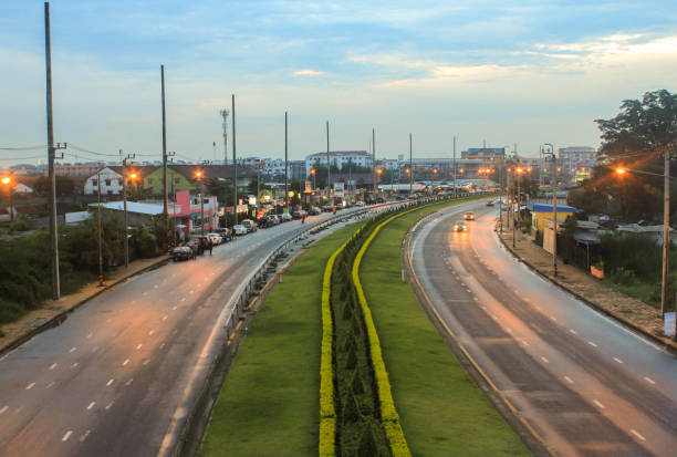 istock Big city traffic has beautiful views. 1389723357