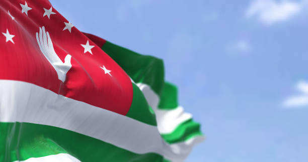detalle de la bandera nacional de abjasia ondeando en el viento en un día claro - abkhazian flag fotografías e imágenes de stock