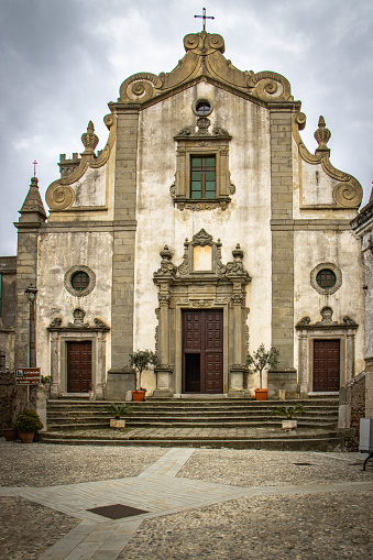 antigua iglesia del pequeño pueblo Forza d'Agro, Sicilia, Italia, Europa photo