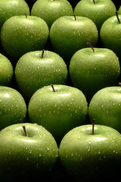 healthy food. - wet apple imagens e fotografias de stock