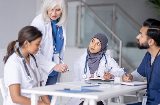 istock Senior Doctor Leading a Meeting 1389755739