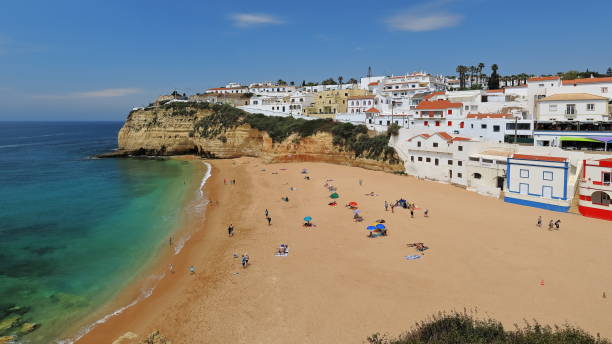 beachfront of the houses on the nw cliff side. carvoeiro-portugal-180 - sandscape imagens e fotografias de stock