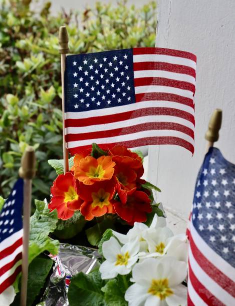 istock U.S.Flag In A Decorative Centerpiece 1389770698