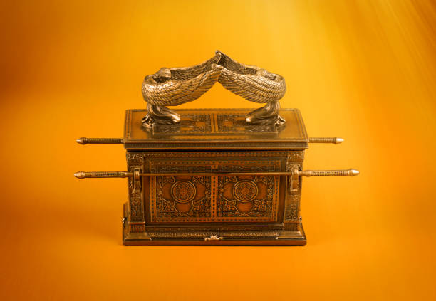istock The Ark of the Covenant on a Dramatic Gold Background 1389816205