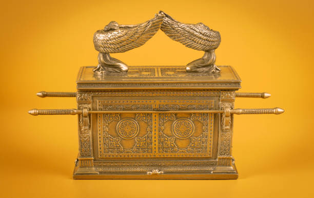 istock The Ark of the Covenant on a Dramatic Gold Background 1389816214