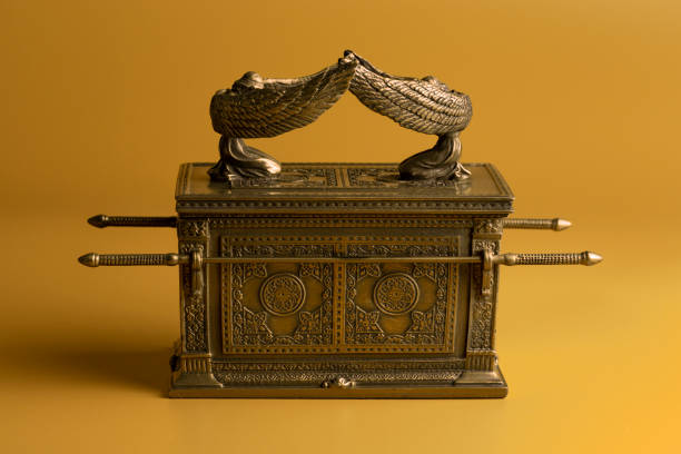 istock The Ark of the Covenant on a Dramatic Gold Background 1389816237