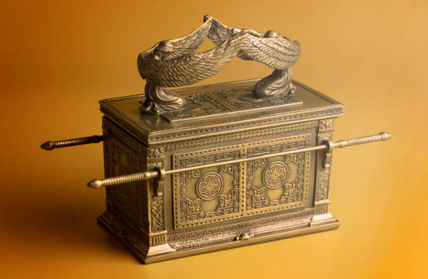 istock The Ark of the Covenant on a Dramatic Gold Background 1389816241
