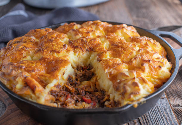 istock Savory pie with ground beef, cabbage and potato cheese crust 1389831700
