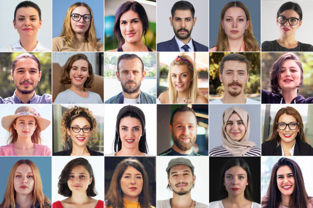 vue de portraits de personnes de différentes races. il y a 24 personnes différentes sur cette photo segmentée. caucasien, blond, européen, femmes, hommes. - groupe moyen de personnes photos et images de collection