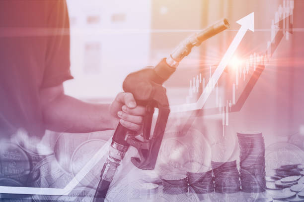 燃料価格が高い、ガスまたはガソリンの増加または上昇コストの概念。 - gas prices energy crisis environment finance ストックフォトと画像