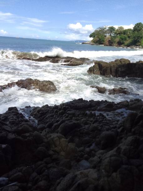 istock the view of the waves hitting the rocks 1389851729