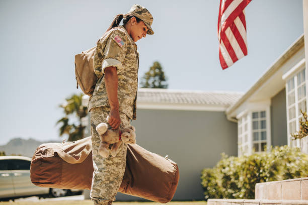 istock American military mom returning home from the army 1389861215