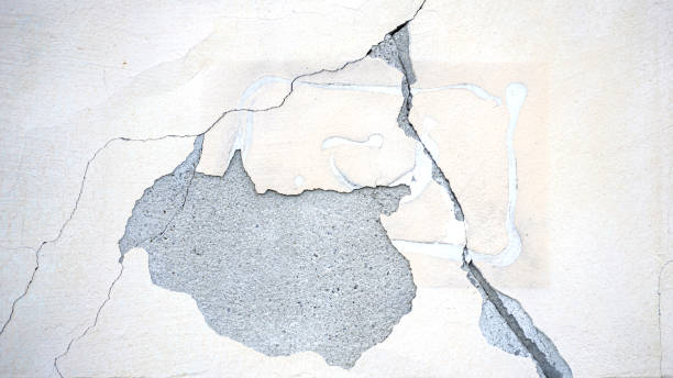 istock Surface of a cracked and damaged wall 1389883988
