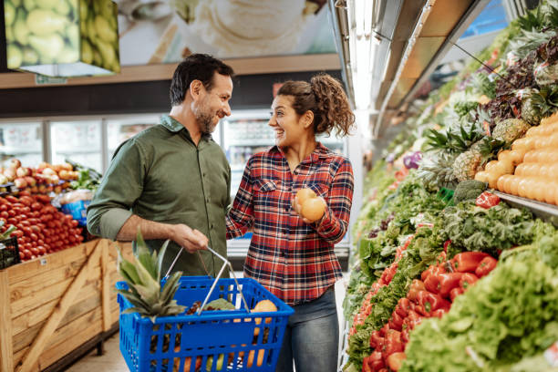 istock Latino couple buying fresh fruit 1389884363