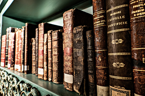 Bookshelves in the library with colorful books 3d render 3d illustration