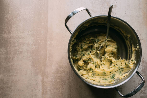 istock Mashed potatoes with dill in a saucepan. Stuffing for pies and dumplings 1389892170