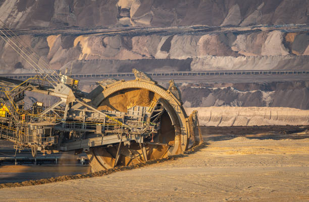 close up of enormous bucket wheel excavator in an open pit lignite mine - lignite imagens e fotografias de stock