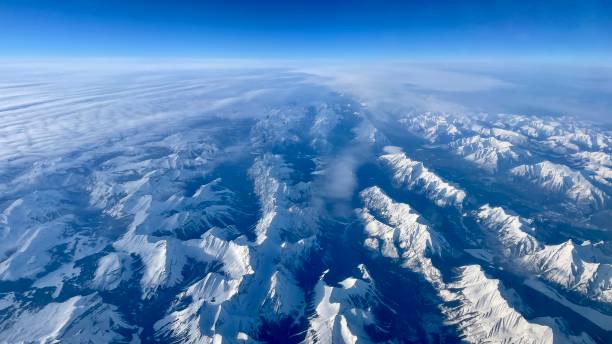 foto aérea de las montañas rocosas banff - rocky mountains canada mountain winter fotografías e imágenes de stock