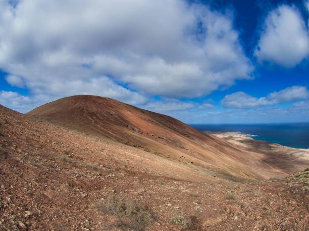 istock Vulcanoes needle on La Graciosa 1389949876