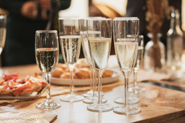 istock Glasses of champagne and bubbles at a wedding 1389955600