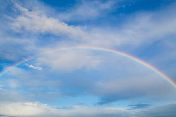 regenbogen in den himmel - beautiful sky amazing sky heaven afterlife stock-fotos und bilder