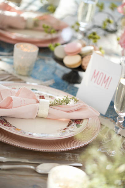 istock Elegant Mother's Day Dining Table 1389967090