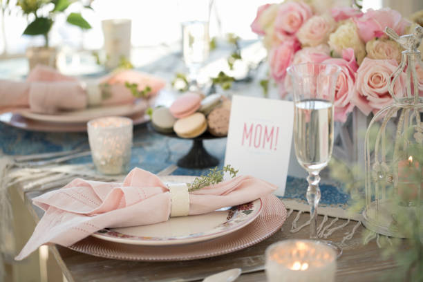 istock Elegant Mother's Day Dining Table 1389967107