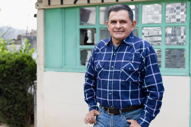 portrait of hispanic man in the patio of his house - latino man in his 50s smiling - home improvement work tool hammer portrait imagens e fotografias de stock