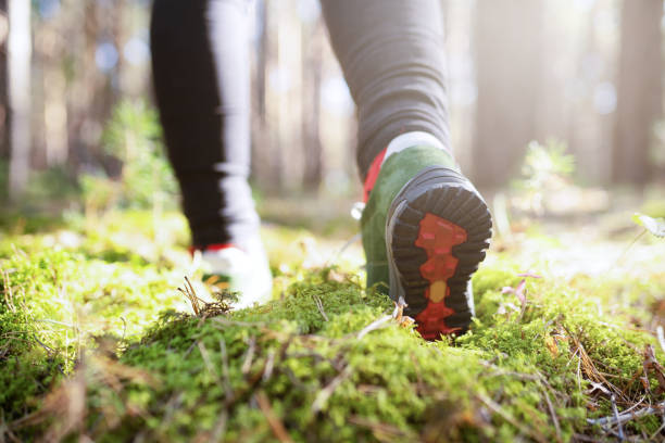 speed-hiking mulheres tênis fechar - pista de desporto - fotografias e filmes do acervo