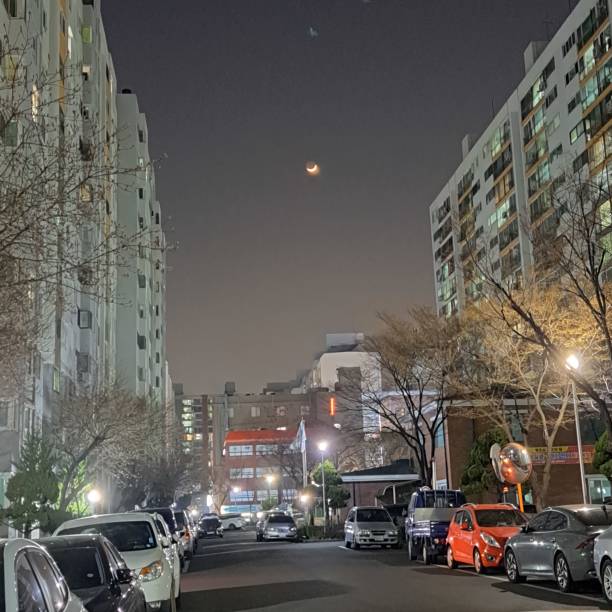 istock moon in the city 1390016059
