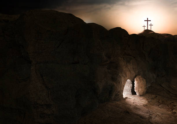 la morte e risurrezione di gesù cristo, la tomba e la croce - tomb jesus christ easter resurrection foto e immagini stock