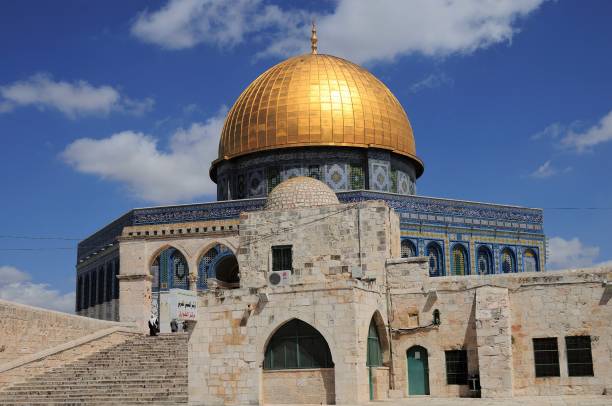 Mosque of Al-aqsa is located in Jerusalem, Israel. Jerusalem, Israel - March 30, 2010: Mosque of Al-aqsa (Dome of the Rock) in Old Town. There are many historical buildings in the courtyard of Masjid Aksa Mosque. al aksa mosque stock pictures, royalty-free photos & images