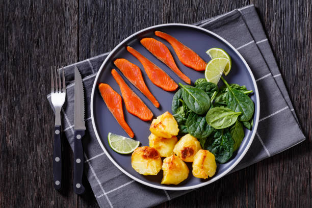 salmon slices with spinach leaves, roast potatoes - smoked salmon salt healthy lifestyle cold imagens e fotografias de stock