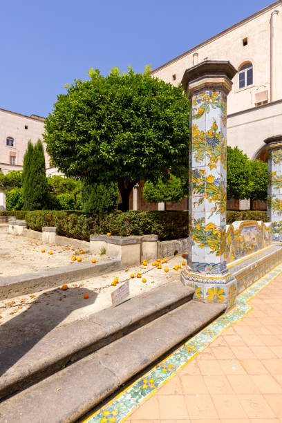 cloister santa chiara with octagonal columns decorated with majolica tiles in rococo style, naples, italy - santa chiara imagens e fotografias de stock