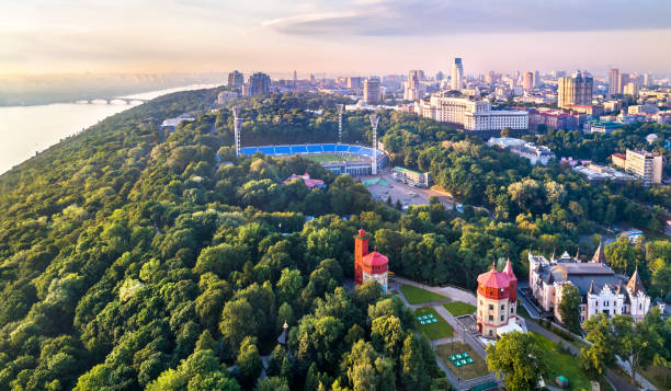 istock Khreshchatyi Park in Kiev, Ukraine 1390037981