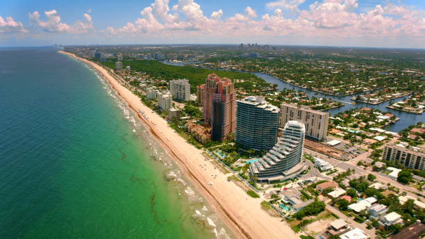 istock Hotels on Lauderdale Beach 1390061265