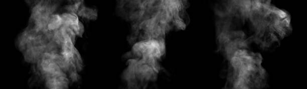 スプレーで上昇するクールな白い蒸気煙のセット。 - smoke condensation fumes isolated ストックフォトと画像