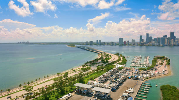 marina in virginia key - rickenbacker causeway stock-fotos und bilder