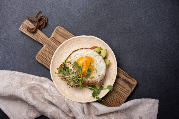 istock Sandwich with fried egg, toast, alfalfa and green pea sprouts microgreen 1390080643