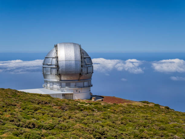 observatoires du roque de los muchachos sur les canaries ( parque nacional de la caldera de taburiente ) île de la palma dans la province de santa cruz de tenerife - espagne - caldera photos et images de collection