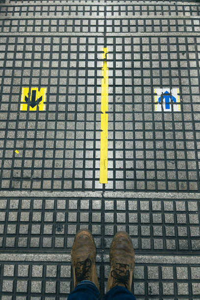 istock arrows in the floor 1390108471