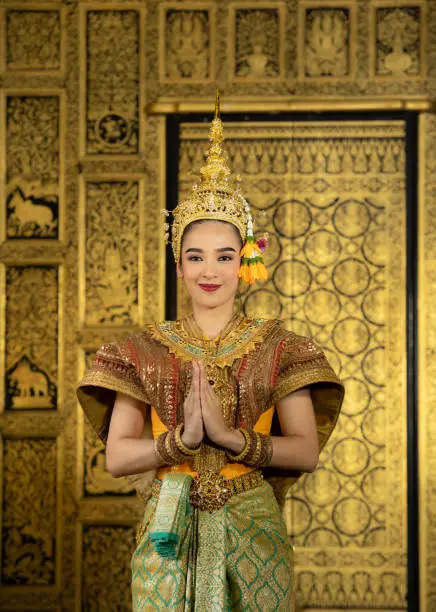 Khon, Is a classical Thai dance in mask. Except for this characters who weren't wearing masks. because she is the main actress of the story