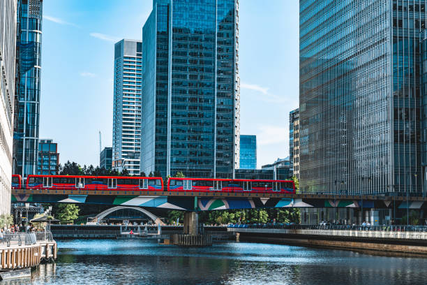 the modern architecture of the subway canary wharf in london's docklands - docklands light railway imagens e fotografias de stock