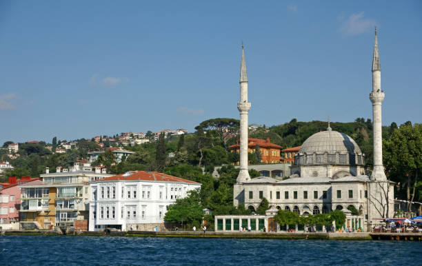 istock Beylerbeyi Hamid-i Evvel Mosque - İstanbul 1390135776